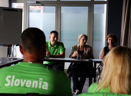 Državna sekretarka Jasna Rojc skupaj z direktorjem CPI na Euroskills Gdansk 2023