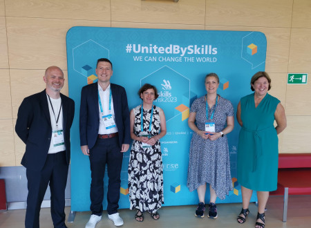 Predstavnik ministrstva za vzgojo in izobraževanje z direktorjem CPI na Euroskills Gdansk 2023