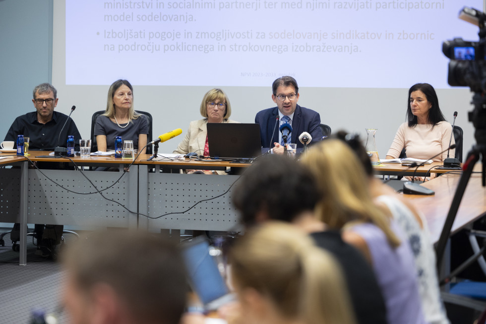 Members of the working group at the press conference