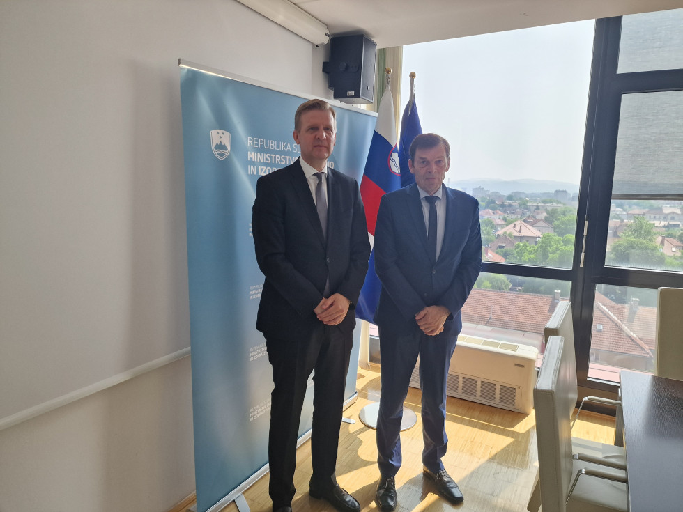 Minister in veleposlanik na Ministrstvu za vzgojo in izobraževanje