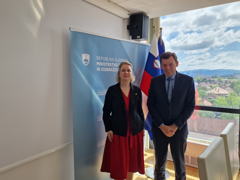 Minister dr. Vinko Logaj in veleposlanica Zvezne republike Nemčije, Njena Ekscelenca Sylvia Groneick.