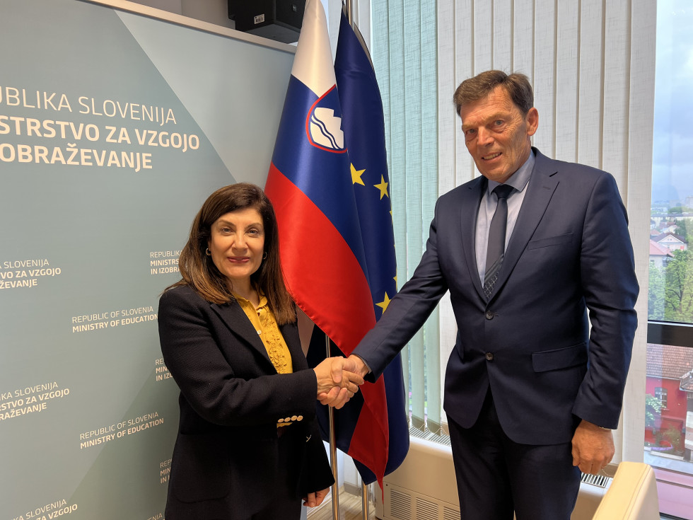 Minister se rokuje z veleposlanico Republike Turčije.
