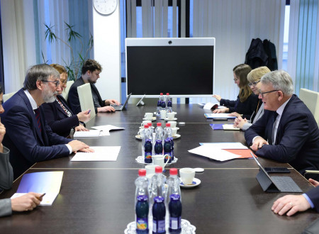 Delovni sestanke ministra Felde z evropskim komisarjem Schmitom.