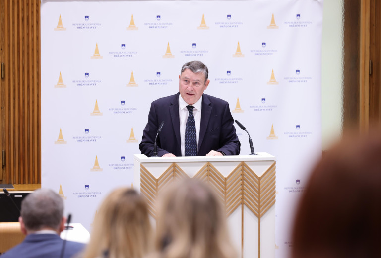 Javna predstavitev mnenj o izobraževanju za digitalno državljanstvo