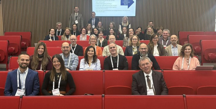 Udeleženci projekta na razpravi.