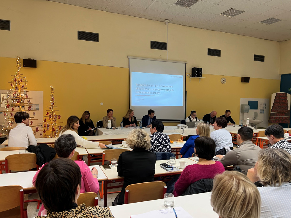 Sestanek ministra z ravnatelji.