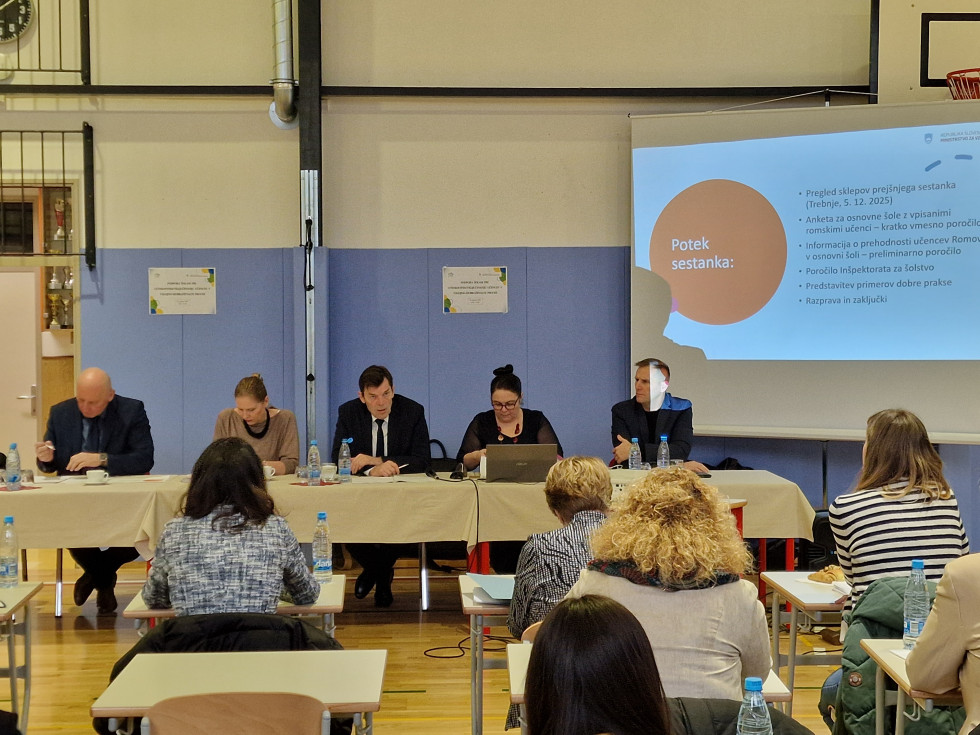 Minister na sestanki z ravnatelji