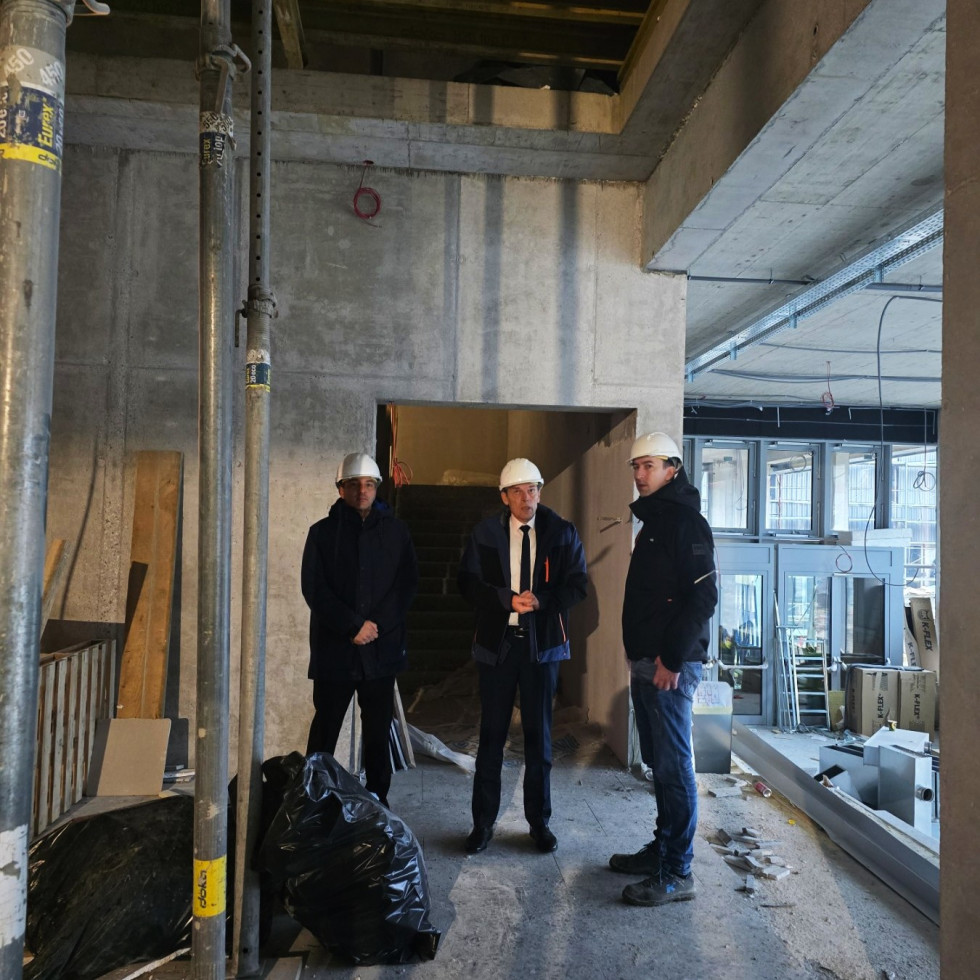 Minister na ogledu gradbišča Srednje šole Jesenice.