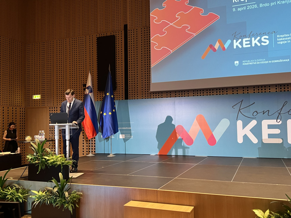 Minister nagovarja udeležence konference.