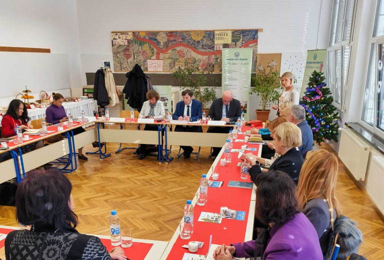 Minister Logaj na vladnem obisku zasavske regije