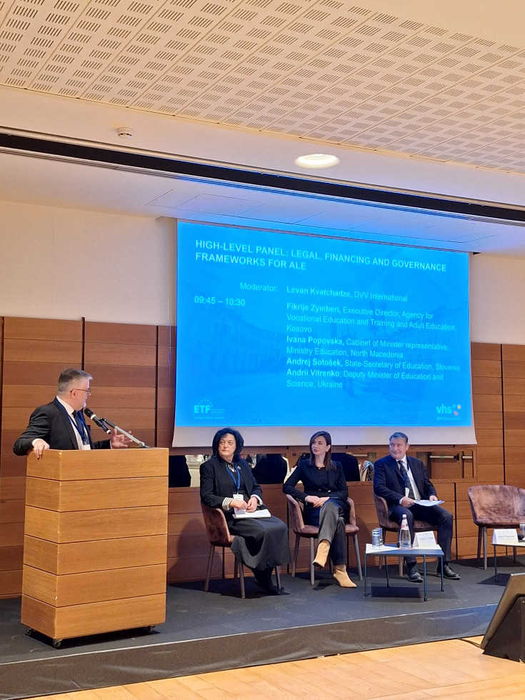 Državni sekretar na razpravi.