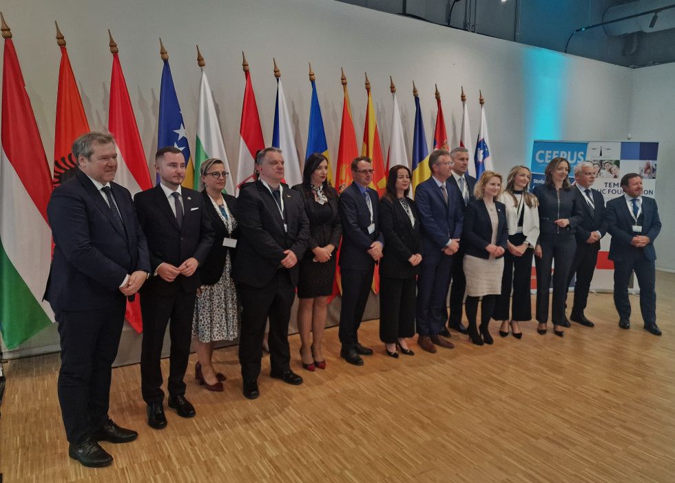 Udeleženke in udeleženci 24. srečanja skupnega ministrskega odbora Srednjeevropskega programa za izmenjavo študentov in profesorjev