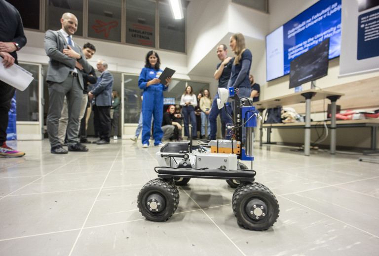 Srečanje ene najuspešnejših astronavtk Nase Sunite Williams z mladimi