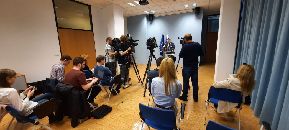 Minister dr. Papič daje izjavo novinarjem glede napovedi stavke Visokošolskega sindikata Slovenije