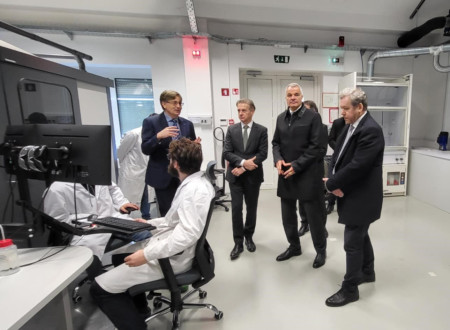 Ogled laboratorija Centra odličnosti za fotonske, mikro in nano elektronske tehnologije Univerze v Mariboru.