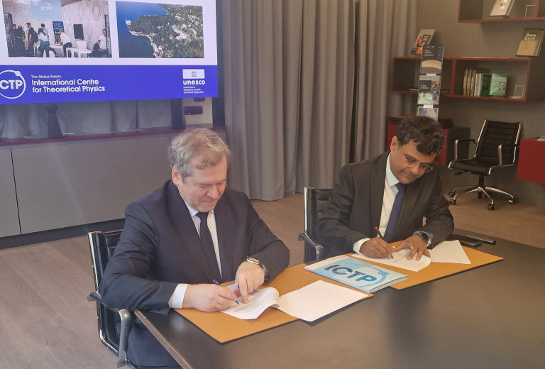 Minister Papič podpisal Memorandum o soglasju z Mednarodnim centrom za teoretično fiziko