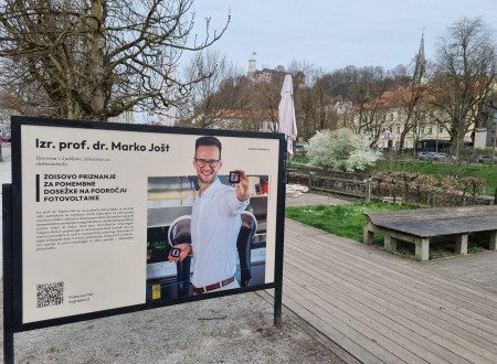Na panoju je predstavljen dobitnik priznanja na področju raziskav, ob njem pa opis strokovnega prispevka. Razstava je umeščena v naravno okolje ob reki in deluje kot odprta galerija znanosti.