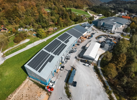 Pogled s ptičje perspektive na Center za demonstracijo in usposabljanje na področju brezogljičnih tehnologij (Center DUBT).
