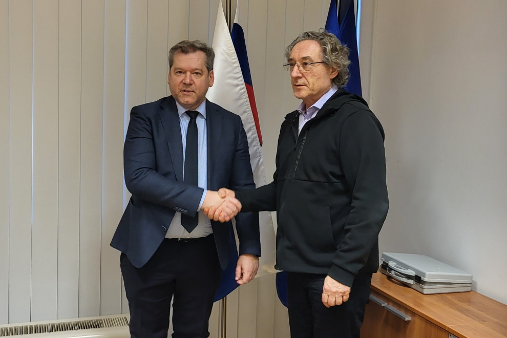 Rokovanje ministra Papič in glavnega tajnika Branimiraja Štruklja ob parafiranju stavkovnega sporazuma.