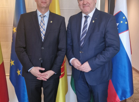 Minister dr. Papič z madžarskim ministrom za področje inovacij in visokega šolstva dr. Hankom Balazsom.