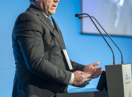 Dr. Papič med nagovorom v uvodnem delu dogodka.