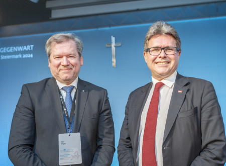 Skupinska fotografija slovenskega in avstrijskega ministra.