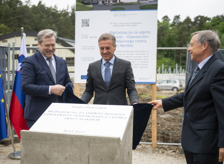 Odkritje temeljnega kamna za Podatkovni center v Mariboru.