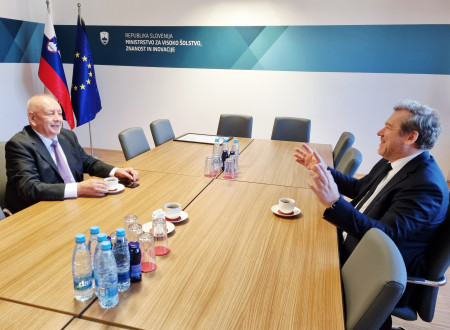 Delovni sestanek ministra in Janeza Škrleca.