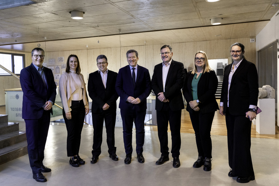 Skupinska fotografija z zaposlenimi na Inkubatorju Sežana in na Visokošolskem središču.