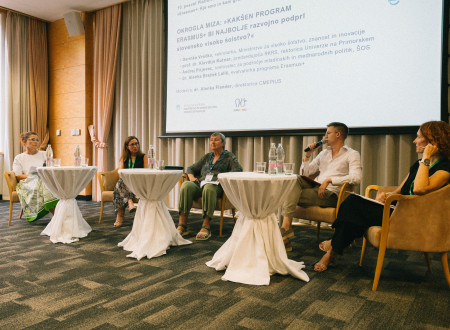 Fotografija panelne razprave
