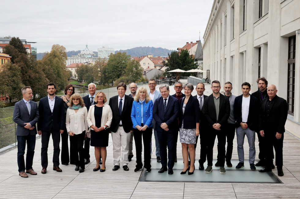 Skupinska fotografija dobitnic in dobitnikov državnih nagrad in priznanj na področju znanosti v letu 2024. Nagrajenke in nagrajenci za leto 2024 bodo znani 14. oktobra 2025.