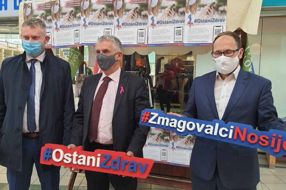 Minister za zdravje ob obisku stojnice #Ostanizdrav z ministrom Jernejem Vrtovcem in županom Slovenj Gradca Tilnom Kluglerjem