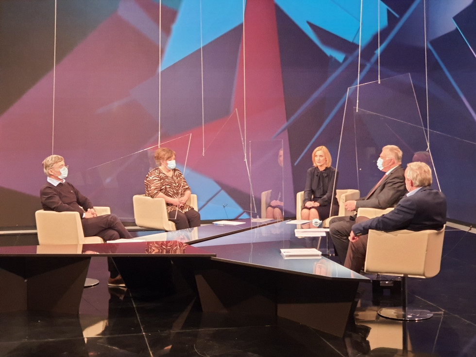 Vršilka dolžnosti direktorice Direktorata za dolgotrajno oskrbo Klavdija Kobal Straus v oddaji Moje mnenje na 2. programu Televizije Slovenija