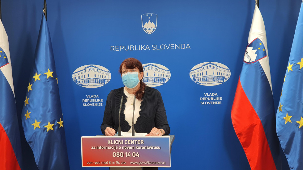 mag. Vesna Kerstin Petrič za govornico v vladnem tiskovnem središču