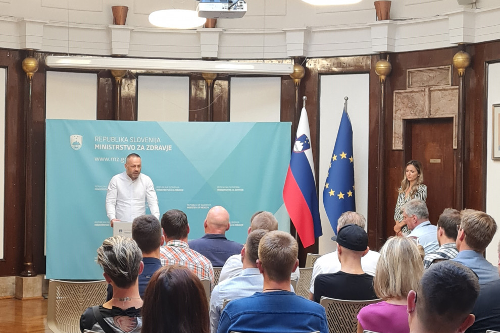 Minister Bešič >Loredan med sprejemom predstavnikov nujne medicinske pomoči in javnih zdravstvenih zavodov 