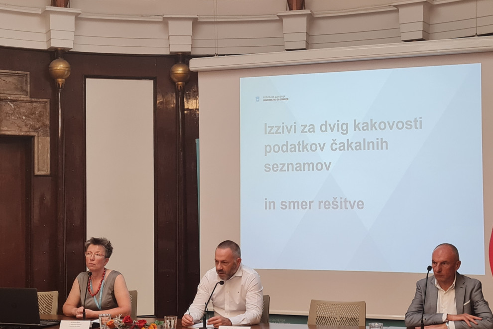 Minister Danijel Bešič Loredan, Alenka Kolar, v. d. generalnega direktorja direktorata za digitalizacijo v zdravstvu, v. d. direktorja Urada Republike Slovenije za nadzor, kakovost in investicije v zdravstvu Aleš Šabeder