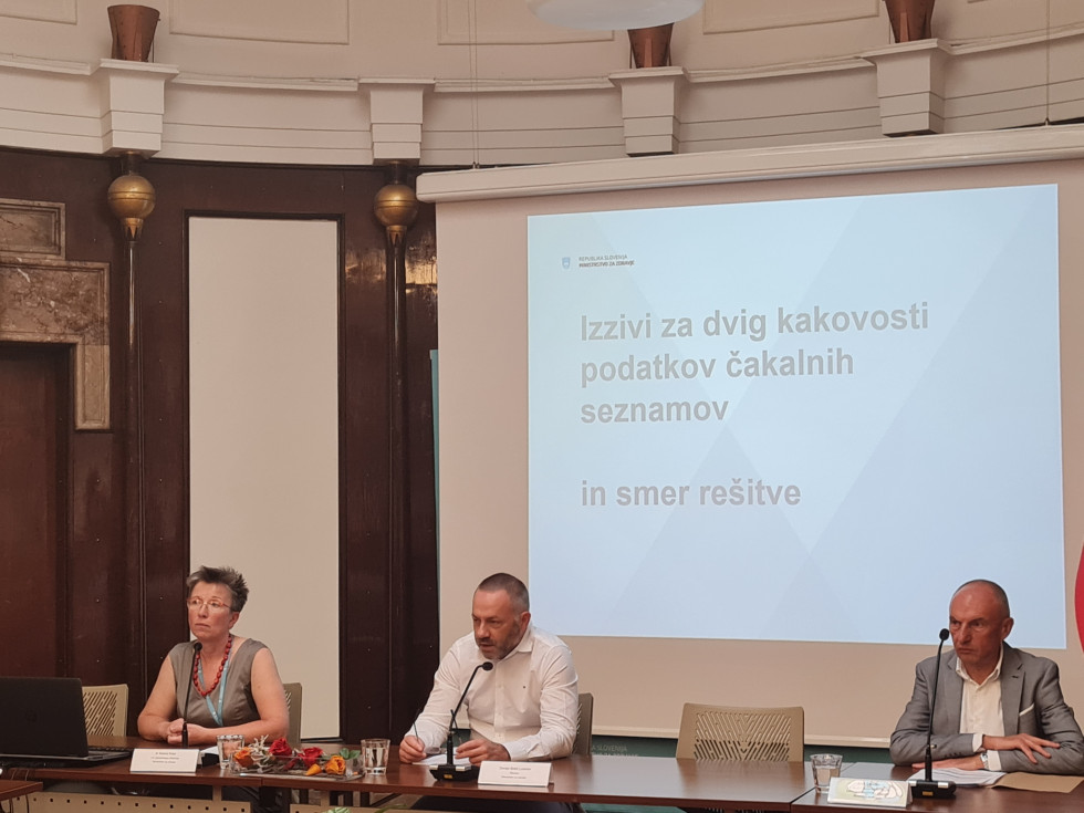 Minister Danijel Bešič Loredan, Alenka Kolar, v. d. generalnega direktorja direktorata za digitalizacijo v zdravstvu, v. d. direktorja Urada Republike Slovenije za nadzor, kakovost in investicije v zdravstvu Aleš Šabeder