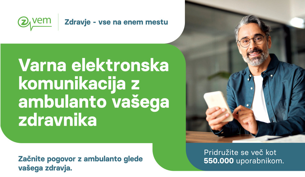 Letak zVEM. Starejši moški z očali s telefonom v roki. Napis: Varna elektronska komunikacija z ambulanto vašega zdravnika. Začnite pogovor z ambulanto glede vašega zdravja. Pridruži se več kot 550.000 uporabnikom.