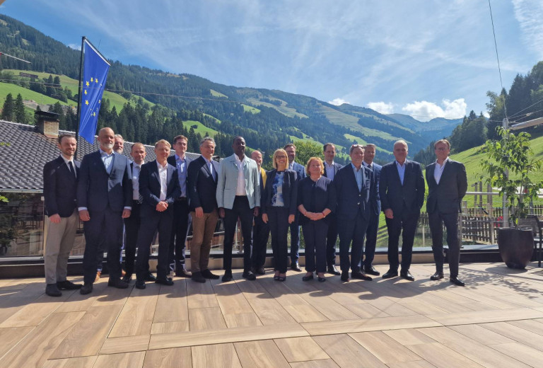 Ministrica za zdravje na Evropskem forumu v Alpbachu o zagotavljanju oskrbe z antibiotiki