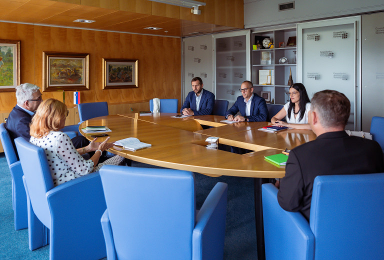 Minister na Gospodarski zbornici Slovenije: Zdravstvo moramo upravljati na podlagi podatkov