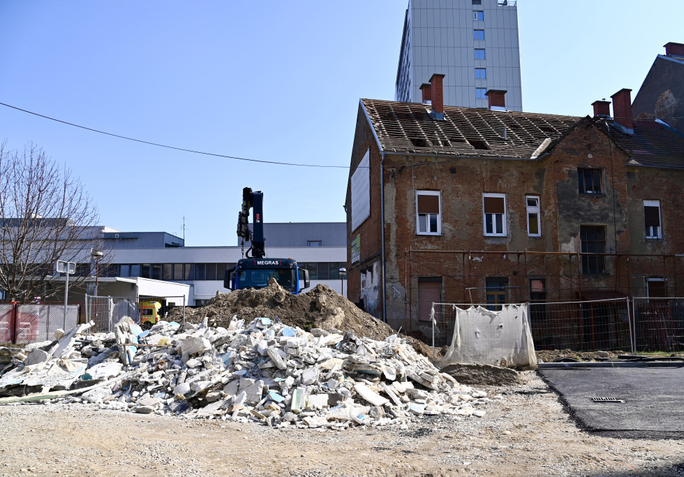 Rušitev stavbe na Masarykovi ulici 