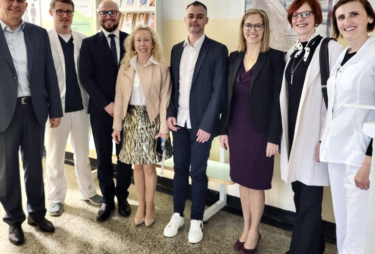 Ministrica za zdravje na regijskem obisku v Grosuplju, Domžalah in Šentvidu pri Stični