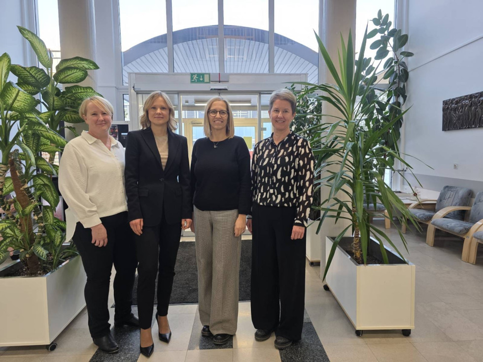 Ženske stojijo v bolnici Postojna