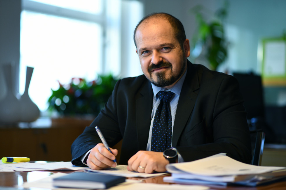 Minister Poklukar podpisal novelo Pravilnika o zdravstvenih pogojih voznikov motornih vozil.