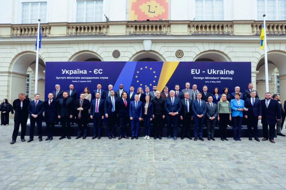 Skupinska fotografija srečanja zunanjih ministrov EU v Lvivu