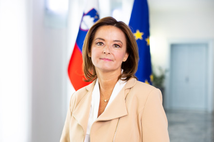 dr.  Tanja Fajon