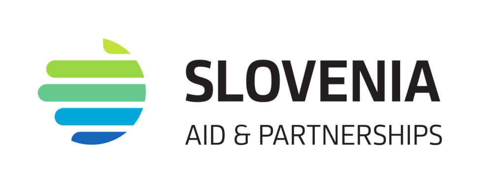 Na logotipu je izpisano: Slovenia in potem spodaj: aid & partnership