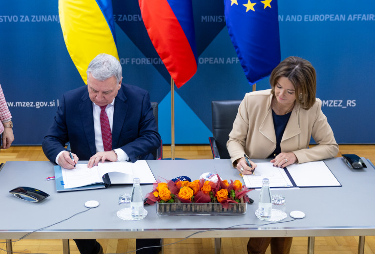 Minister Fajon signs EUR 1.5 million donation agreement for humanitarian demining in Ukraine