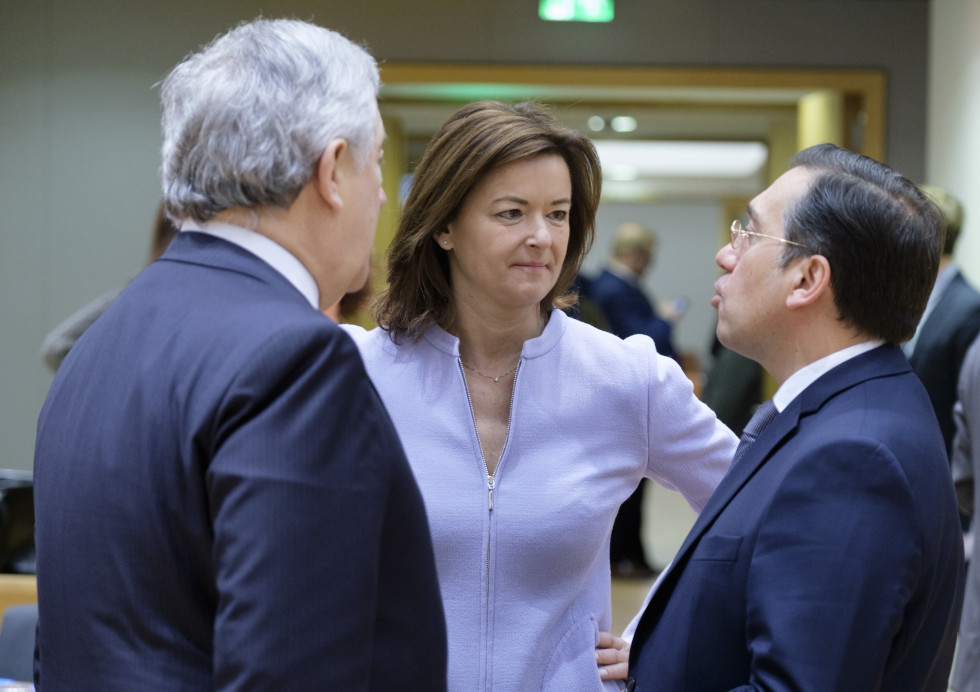 Ministrica Fajon na zasedanju v pogovorih z zunanjimi ministri EU