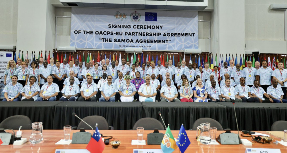 Skupinska fotografija ob podpisu Samojskega sporazuma